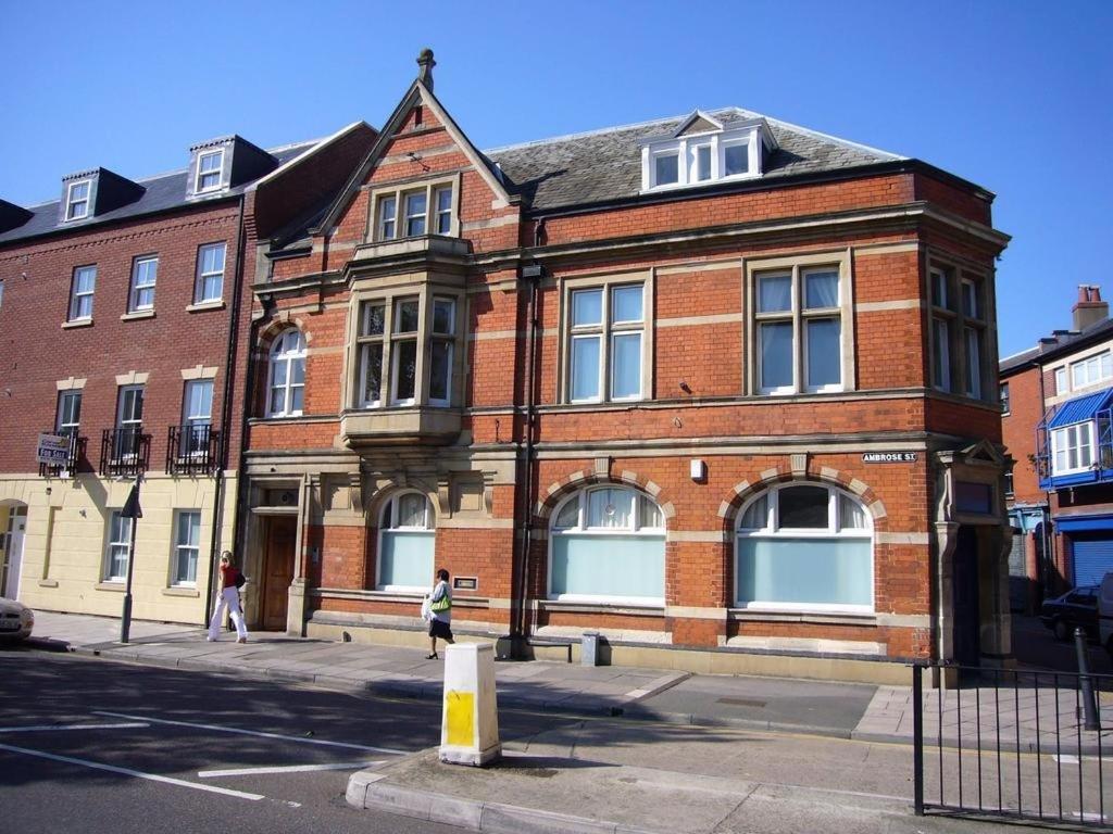 Ambrose Apartments Cheltenham Buitenkant foto